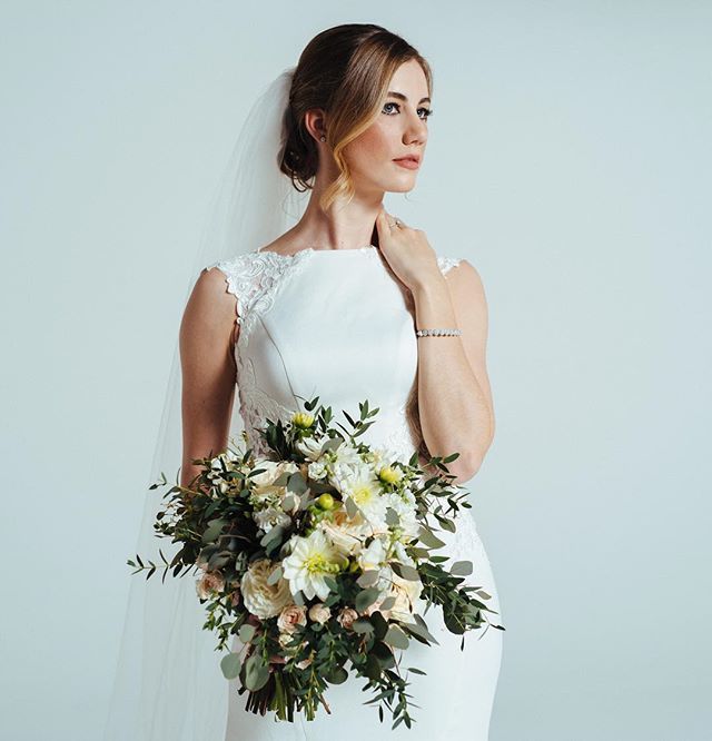 jerrit's tweet photo. I can finally share my sisters bridal portraits. Congrats @madelinepruyn and @justindleu, enjoy Hawaii! #inleuofpruyn #dallaswedding #btbf #dfw https://t.co/ZwC2RP0S3K https://t.co/sbZnLOR1wm