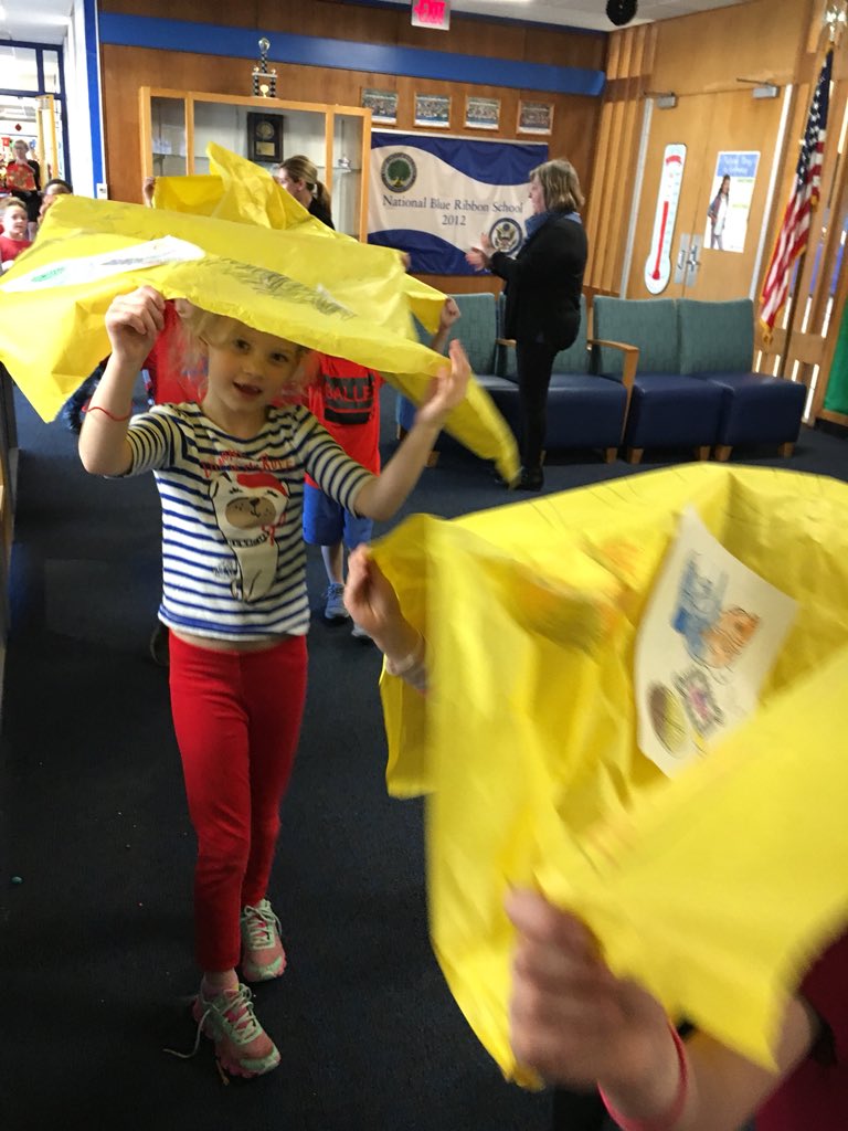 RP_CSD's tweet photo. First grade celebrates the Chinese New Year with a parade. https://t.co/aijPWbkO7u