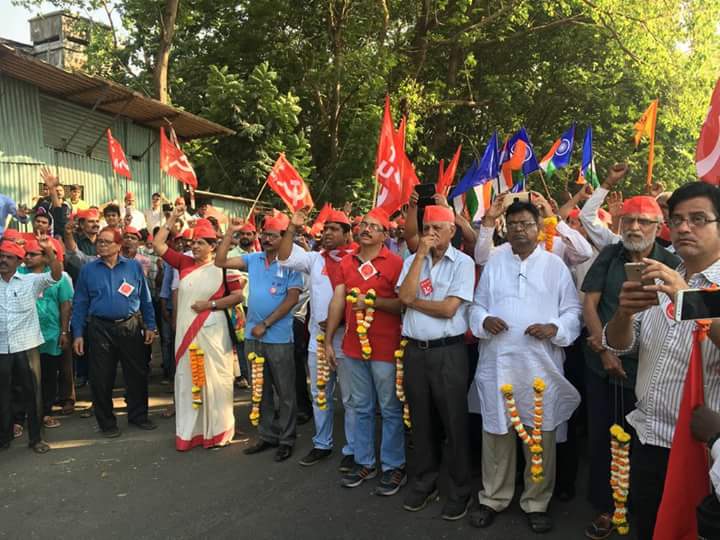 Rijas_N's tweet image. മുംബൈ ജനത ഒന്നാകെ ആ പോരാളികൾക്കൊപ്പം.!!
#KisanLongMarch 
#AlKS
#CPIM