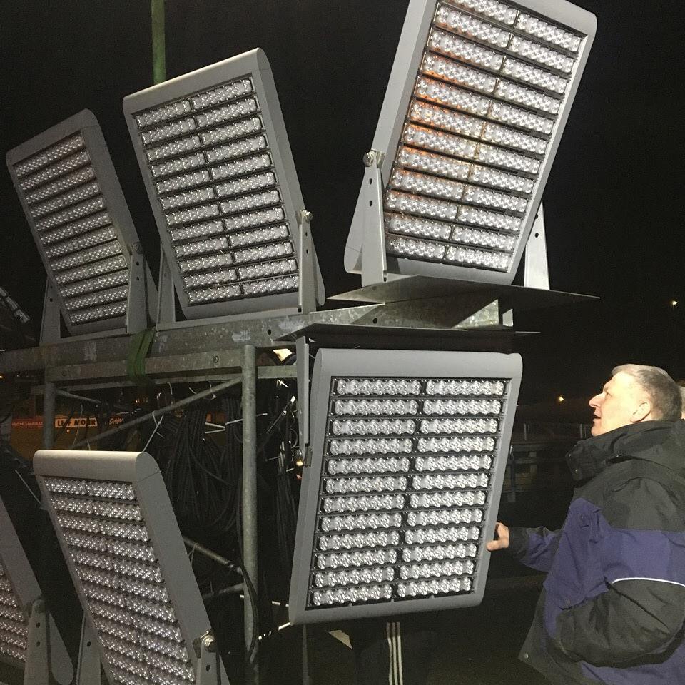 HugoLEDpro's tweet image. Featured #soccer field lighting project located in Faroe (Denmark). 
24 x #900w #led #floodlights with 10 degrees beam plus 8 x 60 degrees beam. 
23m mounting heights, 4 towers at 4 corners of the soccer field. #Led drivers at towers bases.