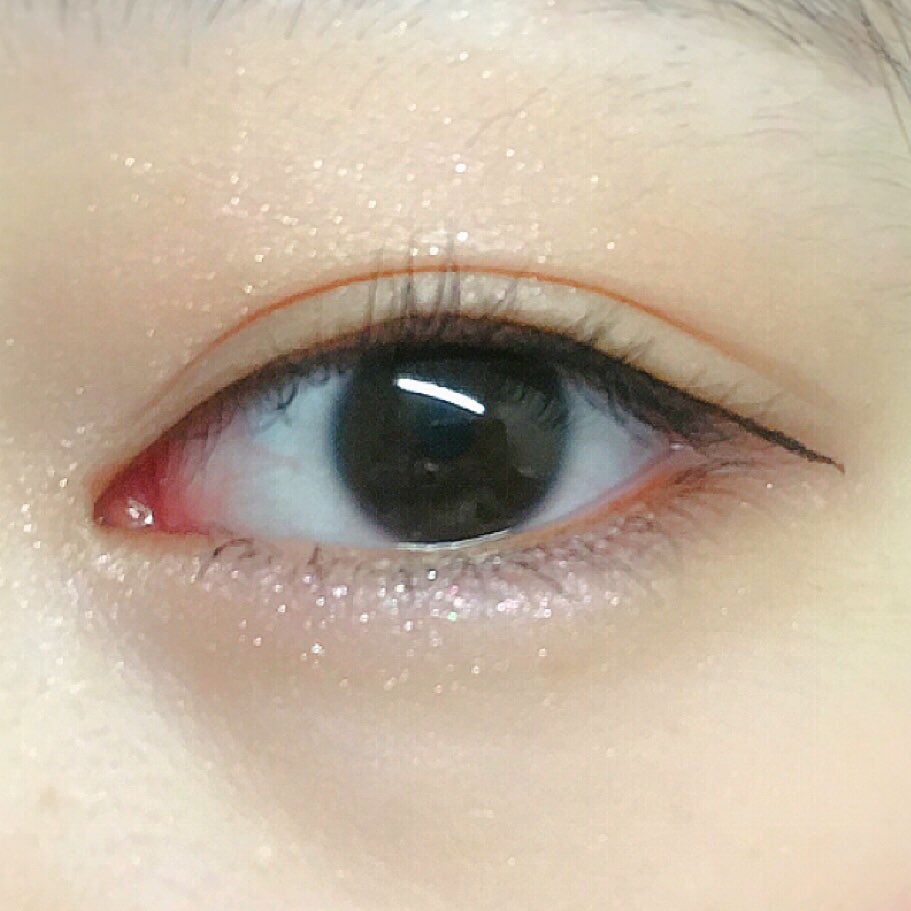 على تويتر 今日のアイメイクです 写真にするとあんまし色が分からん 下まぶたに使ってるエチュードハウスのラメとメイビリンのマスカラがお気に入りです 花粉のせいで目頭と目尻赤いですすみません