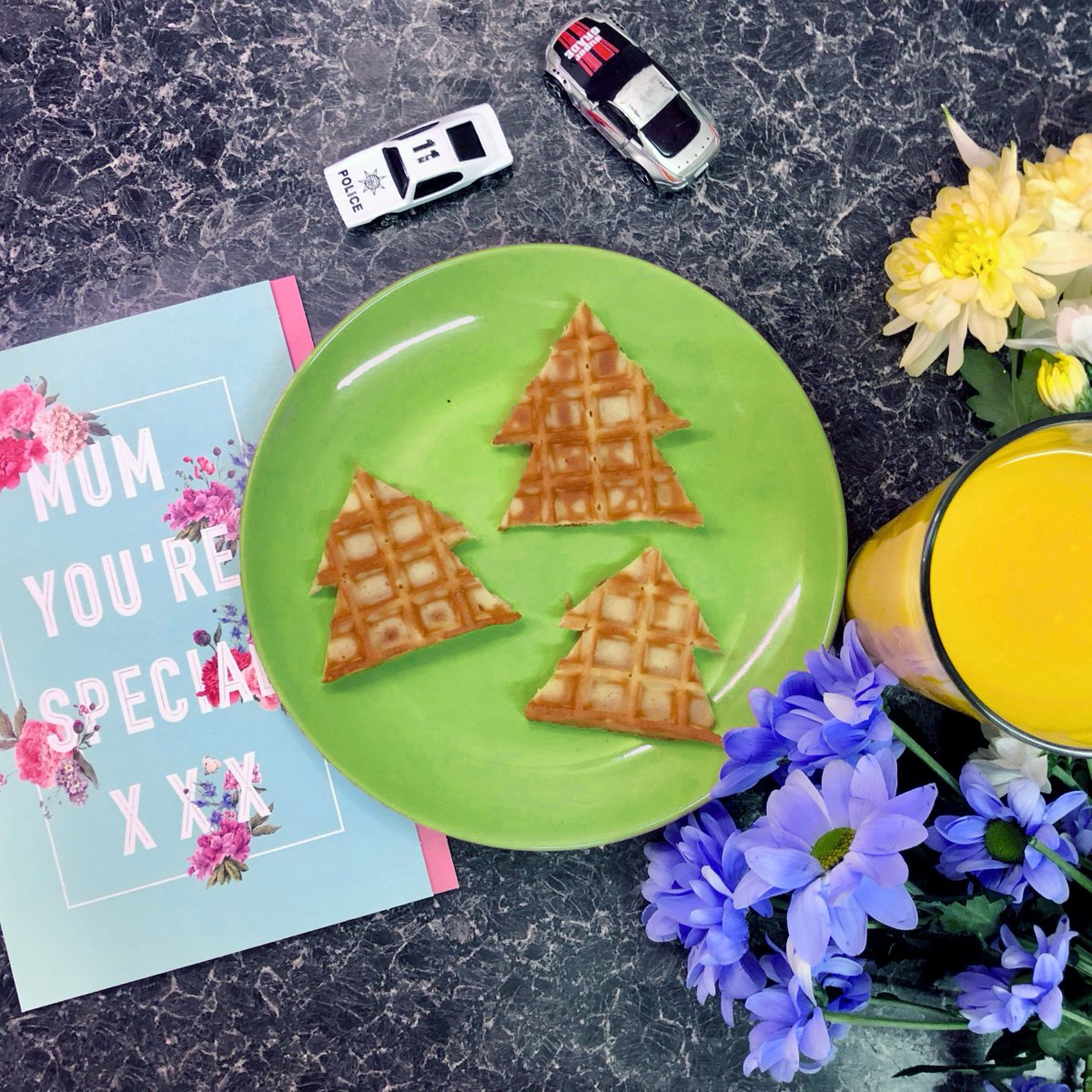 gridesharing's tweet photo. This mothers day is #nationalwaffleday 🤤 Nothing says “I love you” like breakfast in bed 💕#MothersDay #ridesharing #carpooling #exeter https://t.co/lI1puUwibi