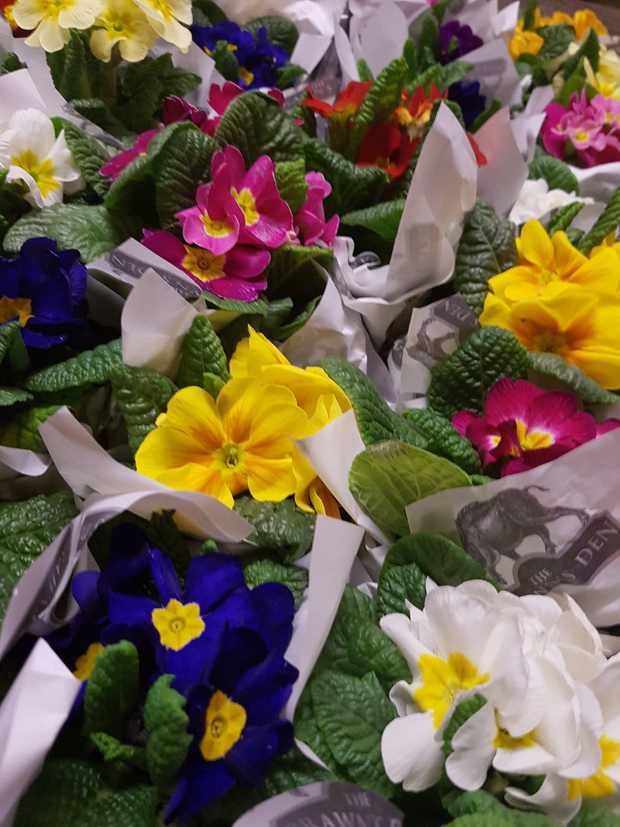 BrawnsDen's tweet photo. Happy Mother's Day!
#MothersDay2018 
#Flowers 
#sundaylunch 
#treat 
#mum https://t.co/c5nqvu0yV8