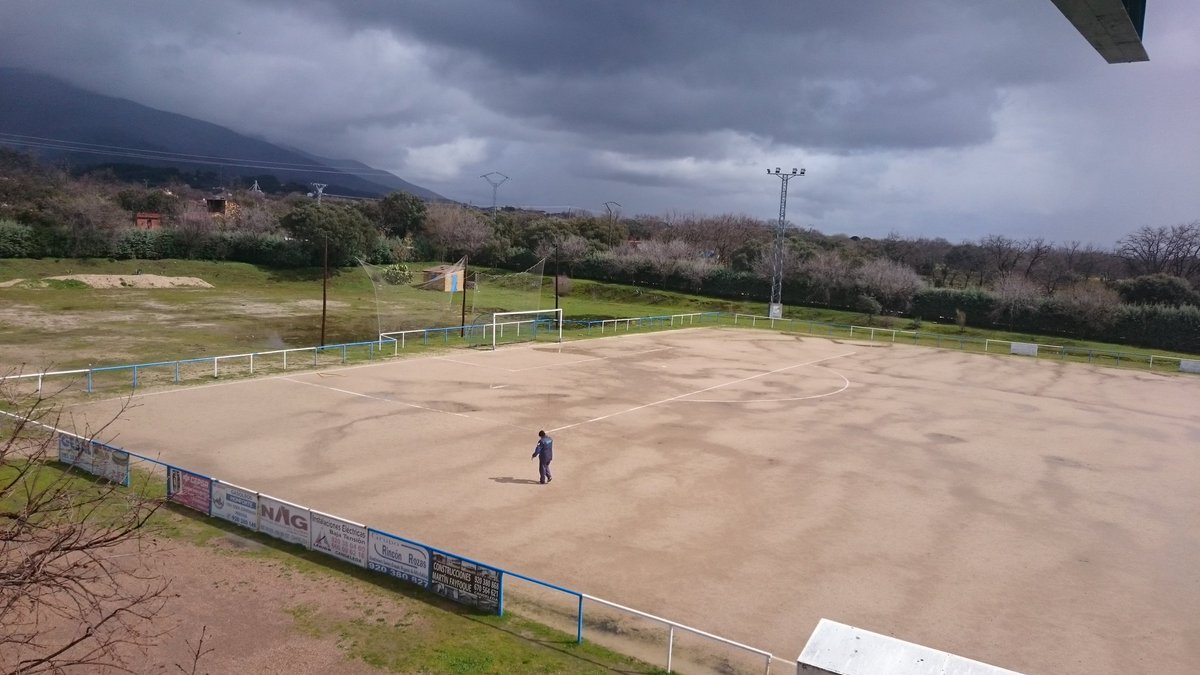 Todo preparado en El Llano, los cuatro charcos se drenarán en cuestión de minutos 
<a href="/futbolDFavila/">Delegación Fútbol</a> <a href="/NavaluengaCF/">Navaluenga C.F</a> 
Os esperamos a las 16:00h 🏟
