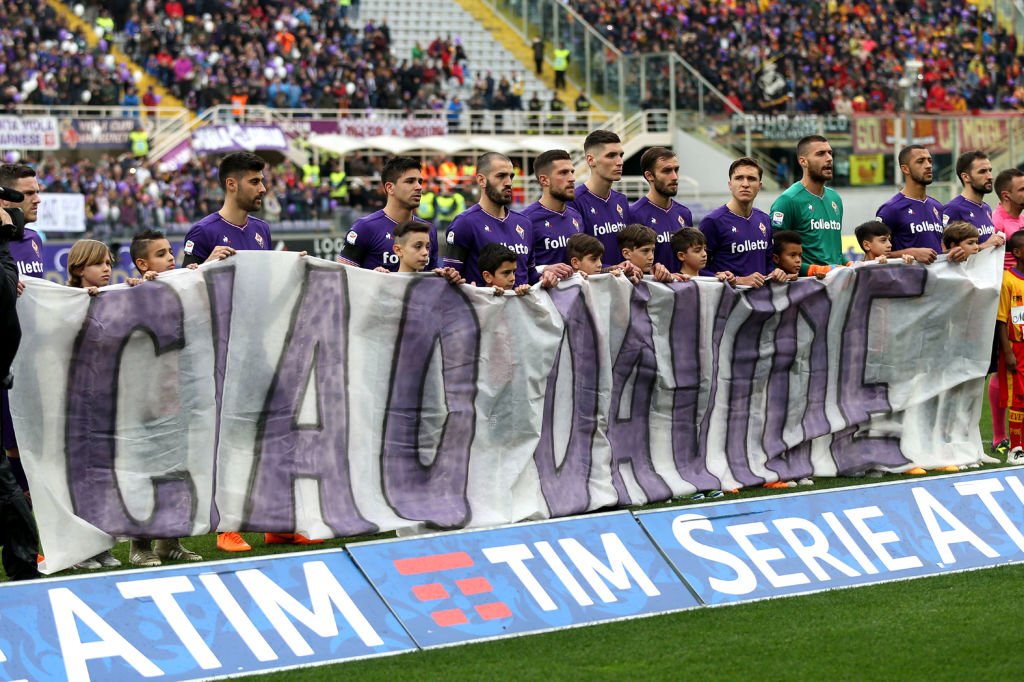 Emotional scenes in Florence, where Fiorentina are playing for the first time since the death of their captain, Davide Astori 🙏