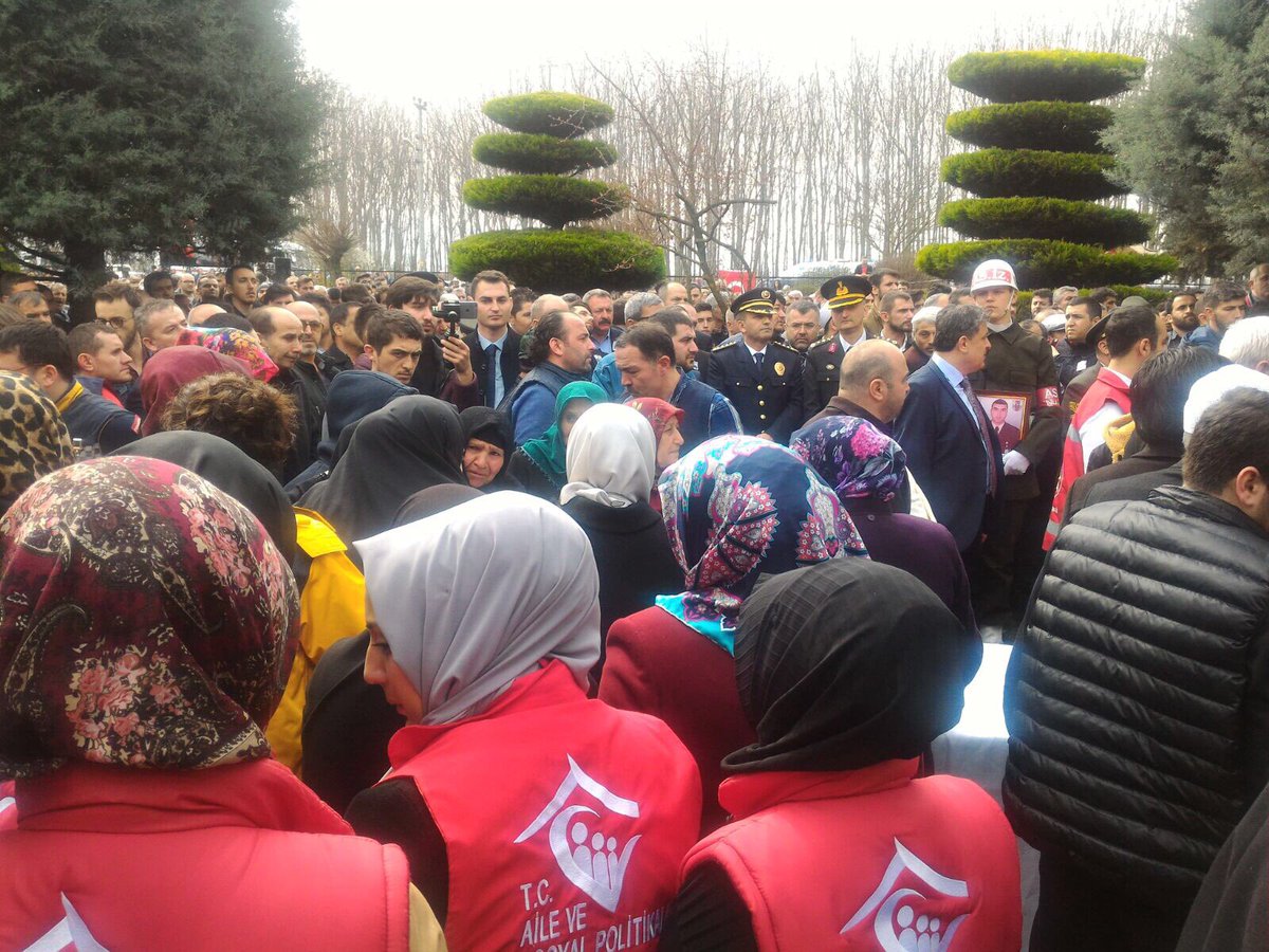 Şehidimiz Piyade Uzman Çavuş Ertuğrul Tuğra Kavun dualarla son yolculuğuna uğurlandı. @ASPB_sehitgazi <a href="/duzce_valiligi/">Düzce Valiliği</a> @ZekiYildirimASP