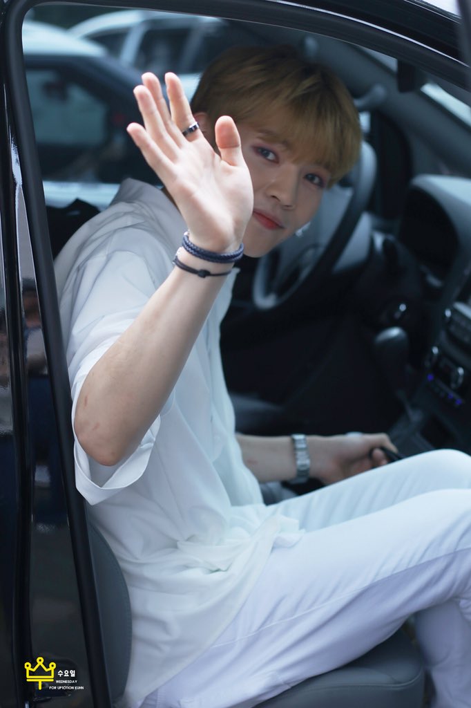 Wednesday_KUHN's tweet photo. 170721 뮤뱅 출근 

#업텐션 #노수일 #쿤

@UP10TION https://t.co/rpNn3DFhzz