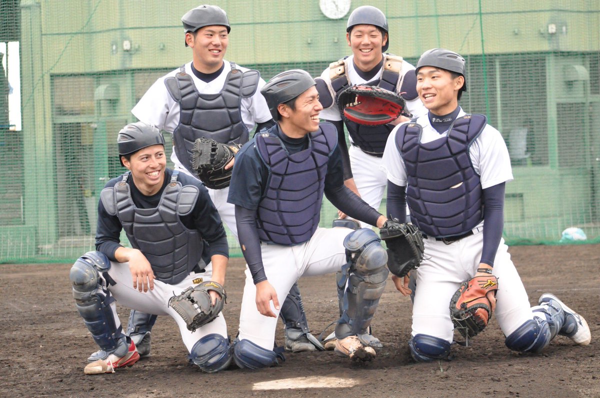 O Xrhsths 立教大学野球部 Official Sto Twitter 宮崎キャンプ 立教大学野球部の扇の要 キャッチャー陣 キャンプ中 平本龍太郎コーチ H26卒 にみっちりと指導していただいております 練習中は厳しく指摘し合い 練習が終わるととても仲がいい5人