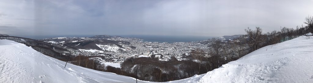 SapporoZeere333's tweet photo. 今日は開業前最後の家族プチ旅行。天狗山にスキー。貴重なものたくさんみた。子供の成長とか1936年製のスキーとか、帰りにゼビオでスキー新調。VOLＫＬ。乗りこなせるのはいつのことか、、、
#天狗山 #VOLKL #ウレシパ #URESPA  #現実逃避 #あとはやるだけ https://t.co/WiyStK5Fnn