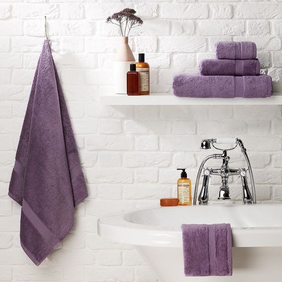 diannedecor's tweet photo. 15 Easy Ways to Decorate with Ultra Violet - https://t.co/nfxu9Ajse1 #homedecor #decor #pantonecoloroftheyear #ultraviolet #home #homedesign https://t.co/49h4gWVttz