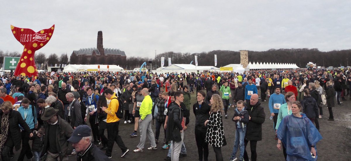 ClubLourdes_'s tweet image. Succes lopers met jullie halve marathon van stad naar zee en terug! @CPCLoopDenHaag #cpcloop #cpc2018 #walvisstaart #feestaanzee