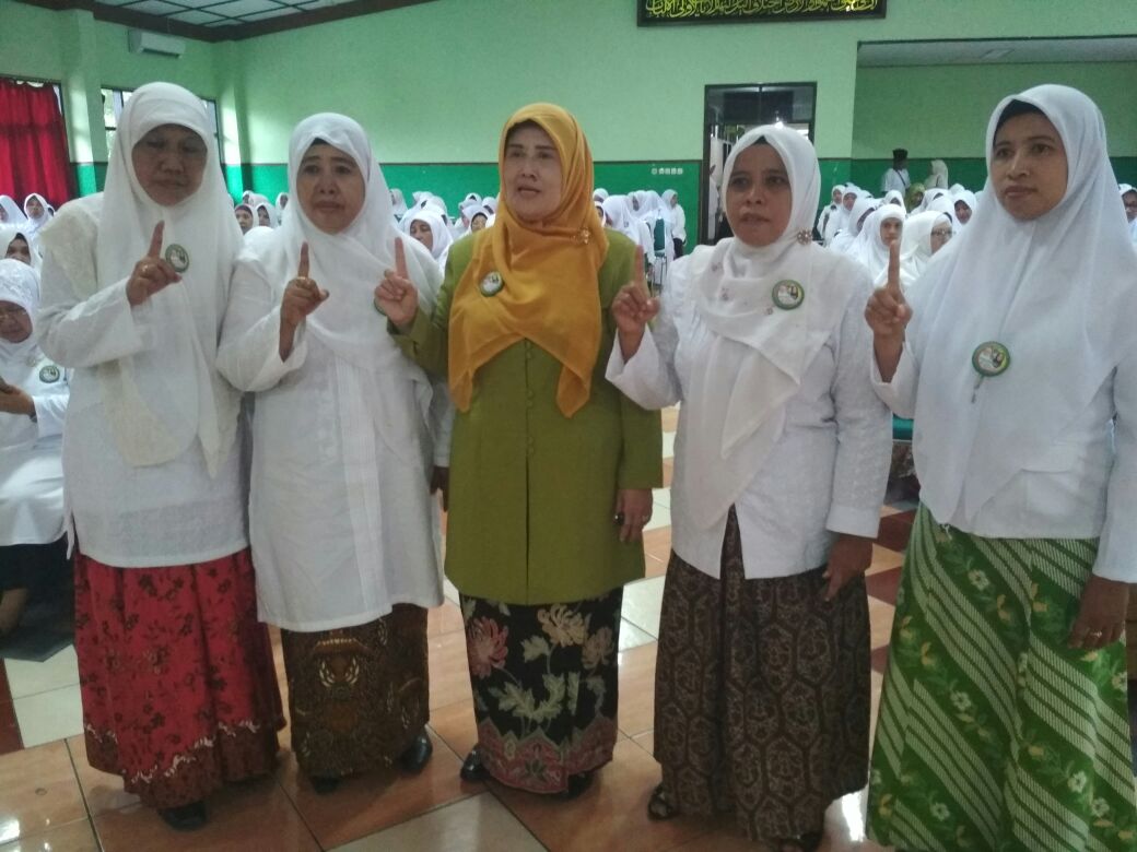 adadimalang's tweet photo. Muslimat NU kota Malang dukung Calon Walikota dan Calon Gubernur Perempuan
#Muslimat #NU #NahdlatulUlama #AcmadWanedi #Wanedi #Menawan #NandaGudban #Ya’qudAnandaGudban #Politik #PilkadaKotaMalang #Demokrasi #Pemilihan #Democration #Election #KotaMalang #AgusYuwono #AdaDiMalang https://t.co/5e0QQoiazi