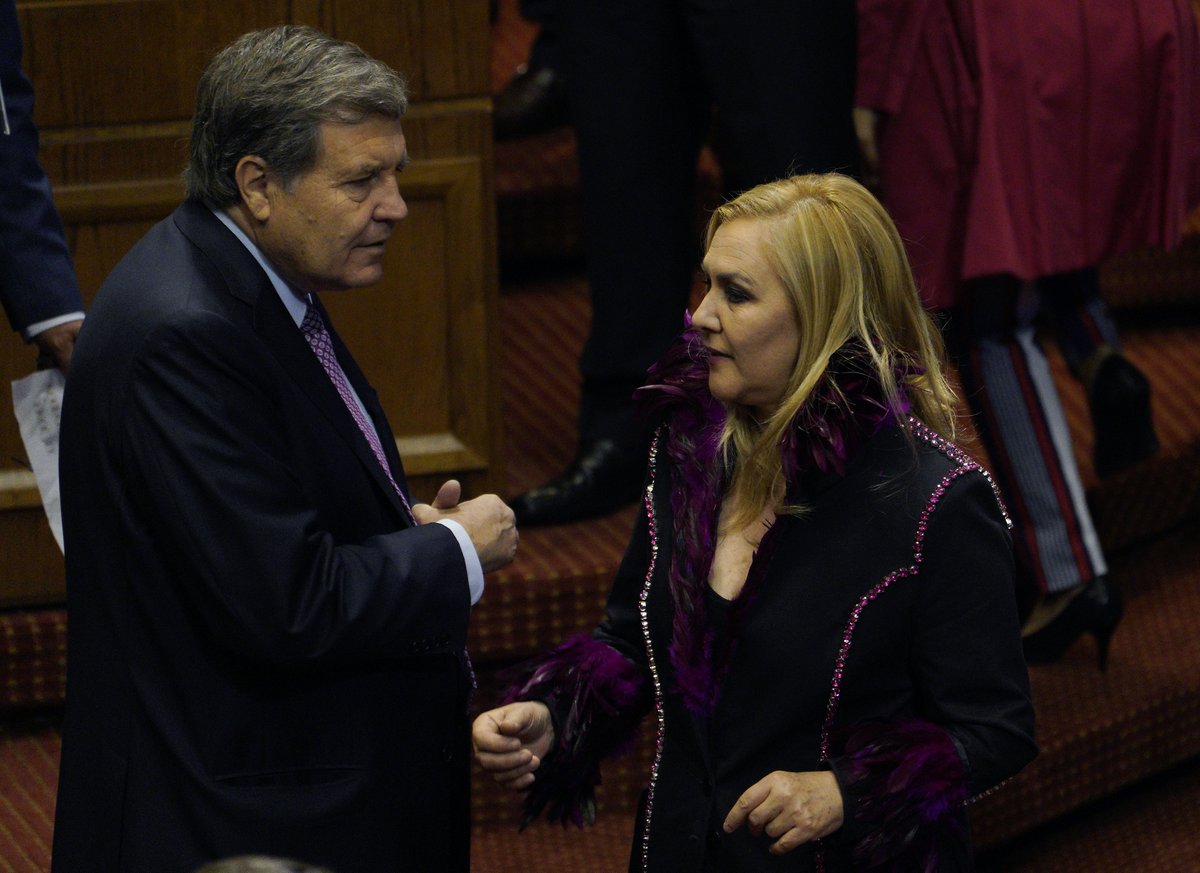 24HorasTVN's tweet photo. Nuevos diputados: Florcita Motuda y Pamela Jiles se roban las miradas https://t.co/UmEM8MNVMC  #CambioDeMando https://t.co/2UdBKFO0op