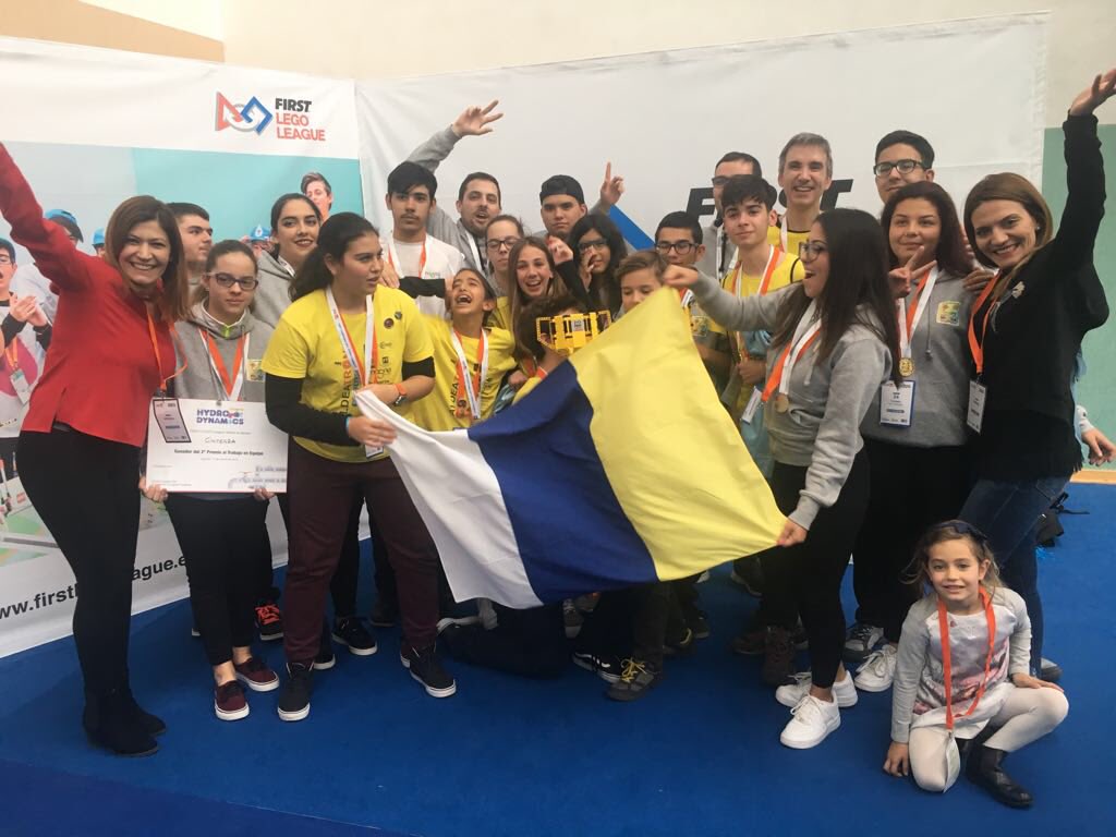 tenerife2030's tweet photo. 🏆¡Muy felices! ¡Exitazo de nuestros equipos de @FLLCanarias en la Gran Final de @FLLSpain!

🥈@AldeatronRobtix segundo premio general que le da el billete para el torneo mundial de Detroit 👏🏻👏🏻👏🏻

🥈Cintegra @AldeasEspana segundo premio al Trabajo en equipo

¡Qué grandes! https://t.co/QxV2D6pdL9
