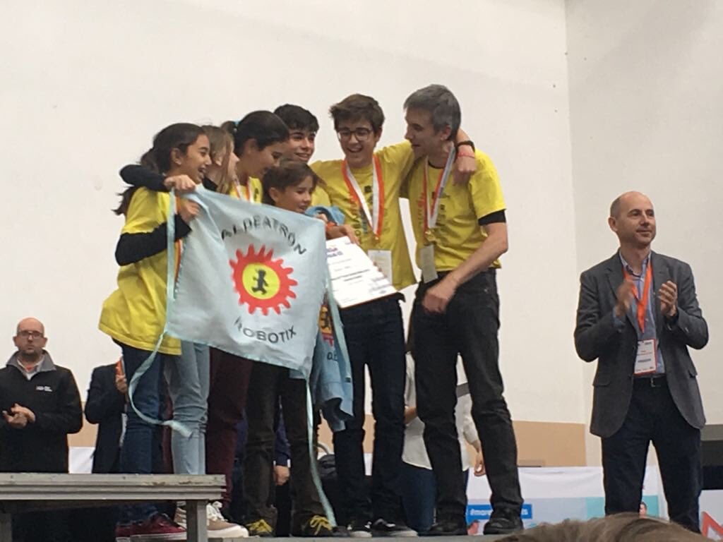 tenerife2030's tweet photo. 🏆¡Muy felices! ¡Exitazo de nuestros equipos de @FLLCanarias en la Gran Final de @FLLSpain!

🥈@AldeatronRobtix segundo premio general que le da el billete para el torneo mundial de Detroit 👏🏻👏🏻👏🏻

🥈Cintegra @AldeasEspana segundo premio al Trabajo en equipo

¡Qué grandes! https://t.co/QxV2D6pdL9