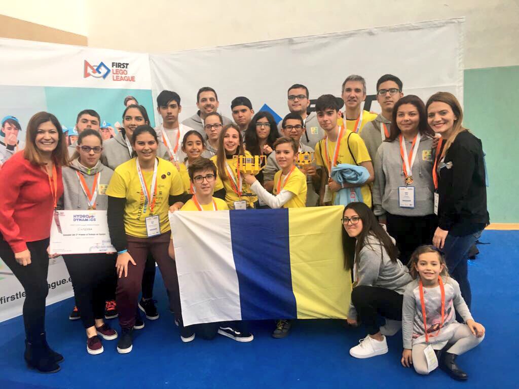 FLLCanarias's tweet photo. 🤖 ¡El trabajo duro siempre obtiene buenos resultados! Y nuestros #EquiposFLL son el ejemplo. ¡Enhorabuena @AldeatronRobtix y #Cintegra! #FLLCanarias https://t.co/wWOqUP7RB4