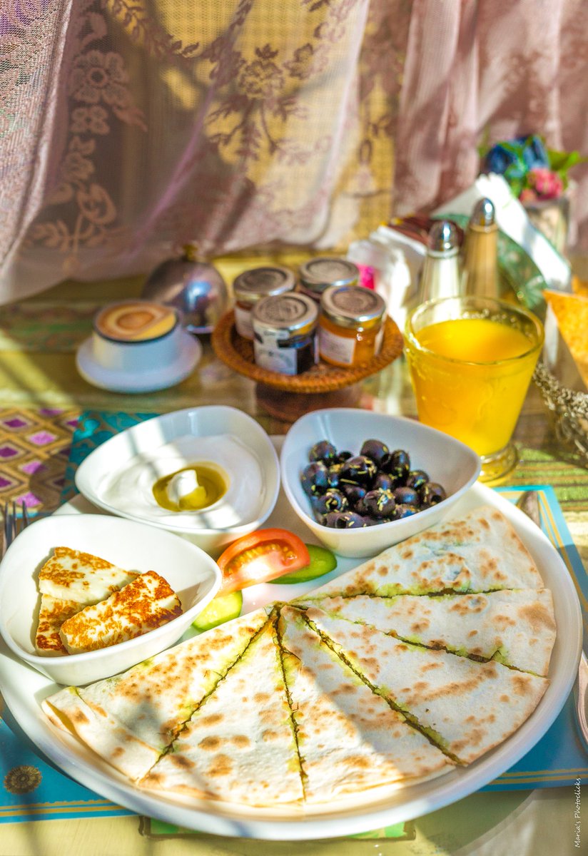 Shakespeare and Co tweet media