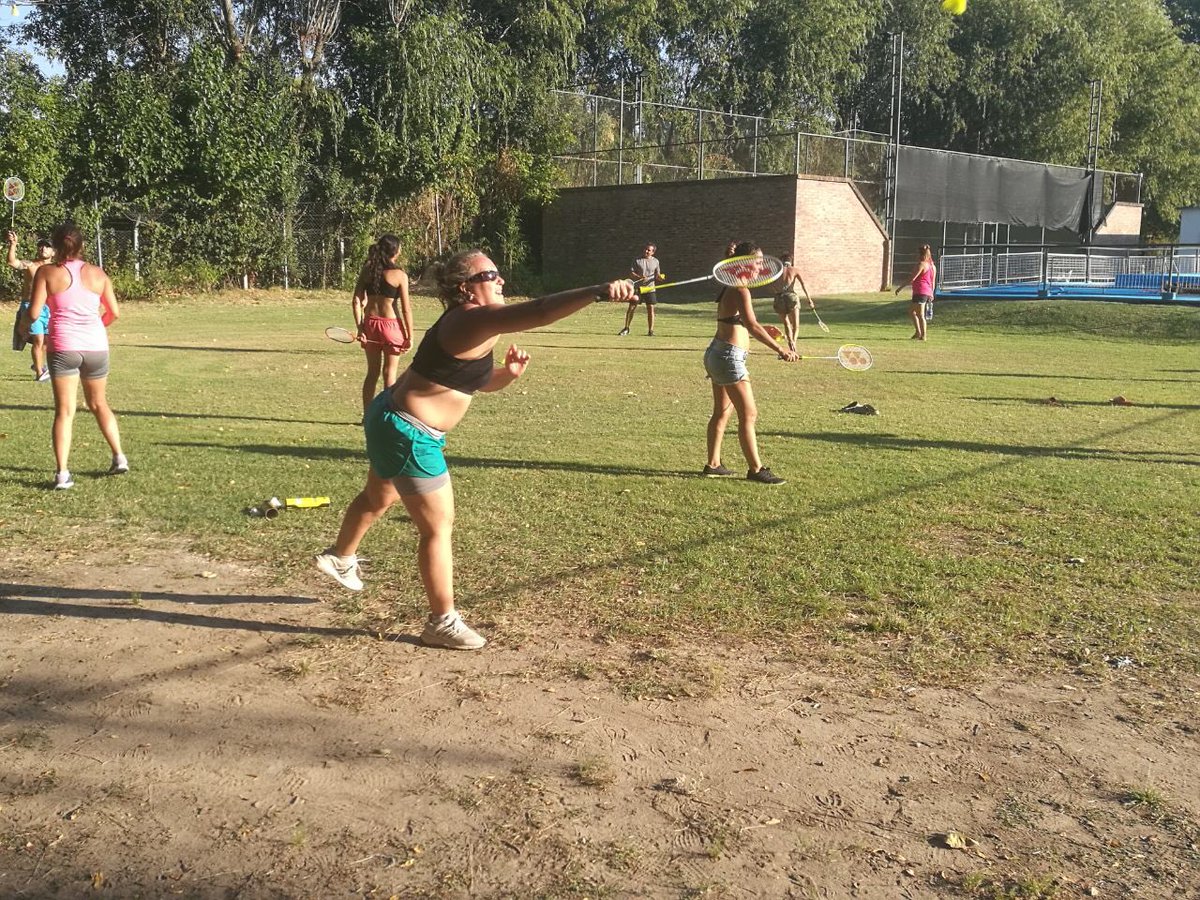 ShuttleTimeArg's tweet photo. Los instructores Mariela Parisi y Pablo Piedrabuena estuvieron presente en la 3 edición del Enda, Encuentro Nacional de Deportes Alternativos en el club Alemán de San Fernando donde participaron 120 Profesores y estudiantes de Educación Física. https://t.co/9kqNidFWp5