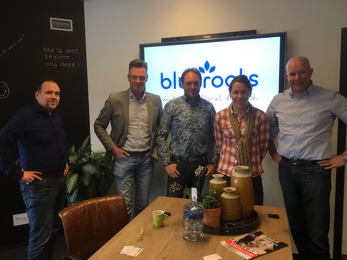 PieterVarekamp's tweet photo. Vrijdagmiddag sprak VVD Westland met @Blueroots_com . Geweldige start-up; innovatie op handels gebied. Belangrijk om tuinbouw en handel hier te houden! Ruimte voor tuinbouw en handel. VVD westland werkt er aan! #vvd  #vvdwestland https://t.co/eBQKGVTgzh