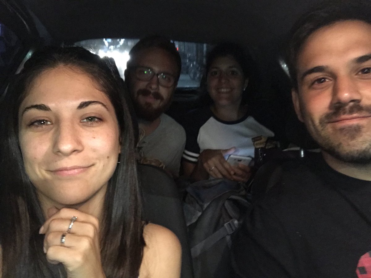 clarimontano's tweet photo. Nos trajimos a los recién casados https://t.co/vfbunat4wp