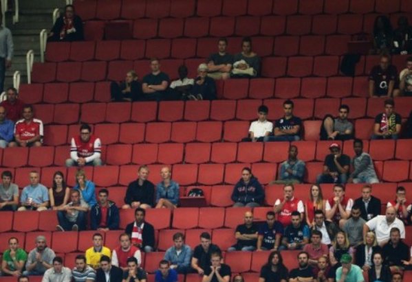 paddypower's tweet photo. Meanwhile at The Emirates,  today's attendance is 59,867. #ARSWAT https://t.co/bxQcur5FMy