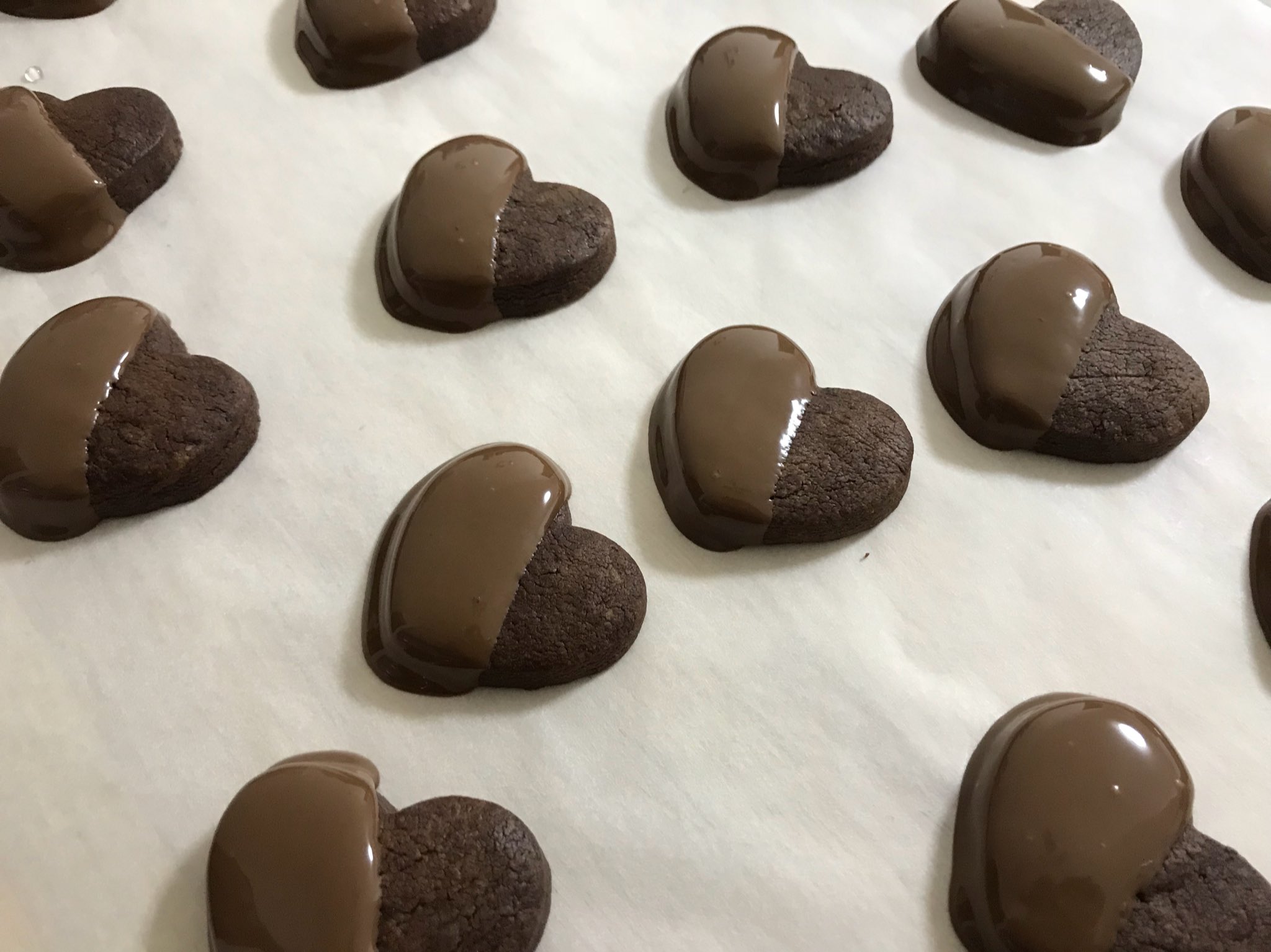 すた チョコクッキーのチョコがけ チョコレートクッキー 手作り チョコレート クッキー トドメの接吻見ながら作業 T Co Hhzrg4n7qx Twitter