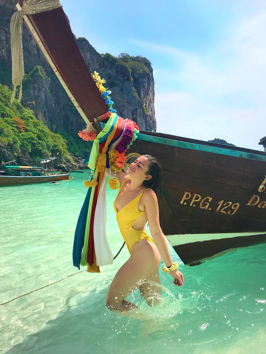 CloeCouture's tweet image. I am MOANA!!! 🐳