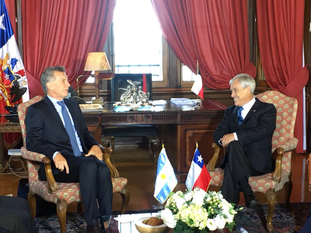 Agradezco la visita del Presidente de Argentina @mauriciomacri al #CambiodeMando, líder a quien admiro y respeto. Trabajaremos de forma colaborativa, poniendo lo mejor de nosotros por el bienestar de nuestros pueblos vecinos y hermanos.