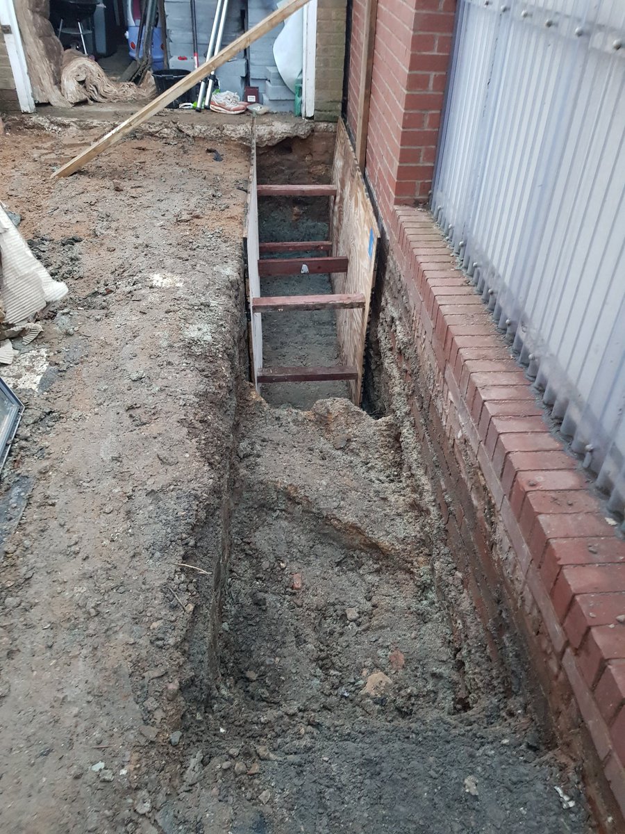 LathamAaron's tweet photo. Saturday graft!! #digginholes https://t.co/UvkvH3t2tb