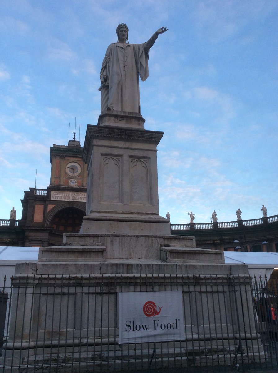 Leguminosa2016's tweet photo. Splende il sole a Piazza Dante. Ti aspettiamo fino alle 18 a #LEGUMINOSA2018 #semiperilfuturo https://t.co/aldYtHB0RS