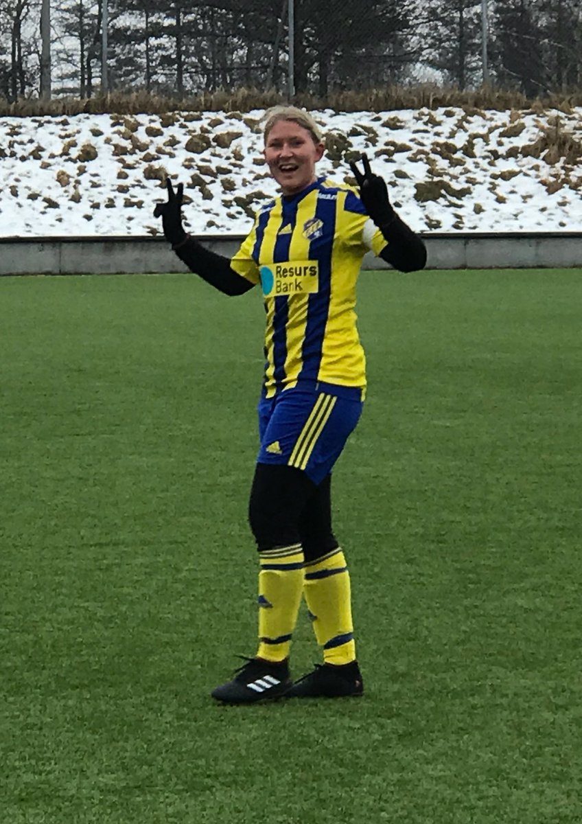 eskilsminnedif's tweet photo. 44’ Cajsa avancerar och drar upp bollen i krysset. https://t.co/g9c1Lp7NT8
