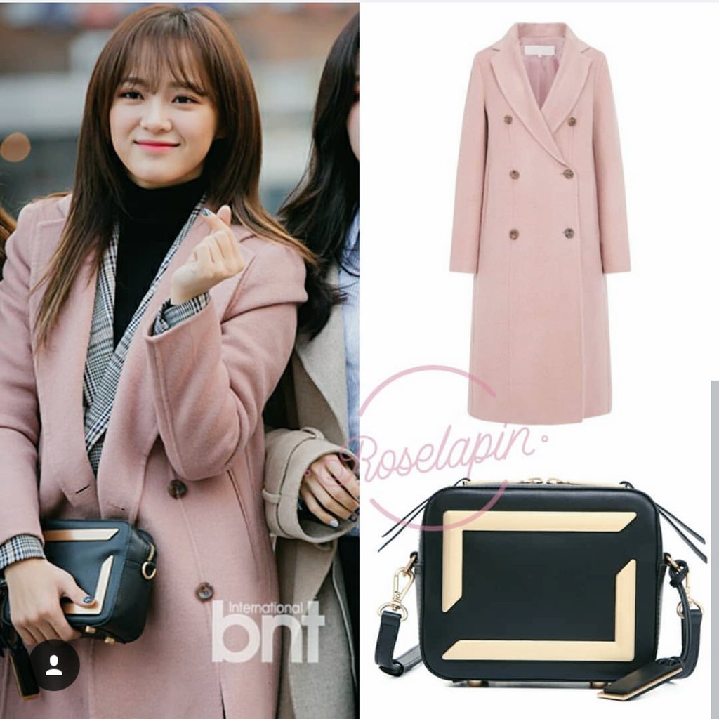 [#SejeongStyle] Coat Fashion 💖

1. #Coiincos Mustang ₩178,000
2. #Coiincos Coat ₩599,000
3. #SJSJ Coat ₩525,000 & #Playnomore bag $330
4. #Gcut Wool Coat ₩429,000 & #JoyGryson bag ₩328,000

#เซจอง #คูกูดัน #Sejeong #gugudan #구구단 #김세정