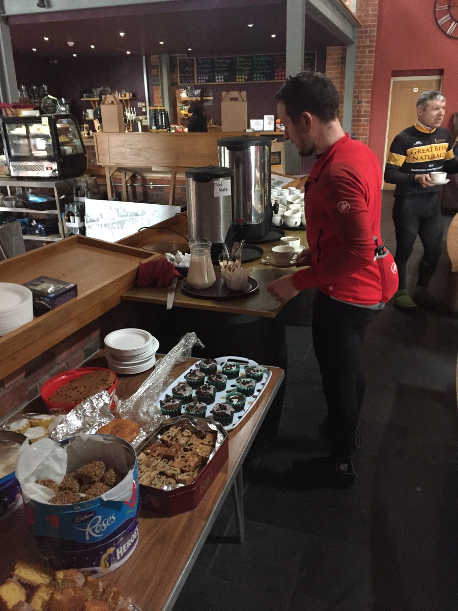 First group back from the ride today! <a href="/jackwils29/">JACK WILSON</a> <a href="/Vicmint/">Minto & Vic</a> <a href="/leekyboy2/">Gareth Leek</a> and a few more!! #muddy #wheresthecakes
