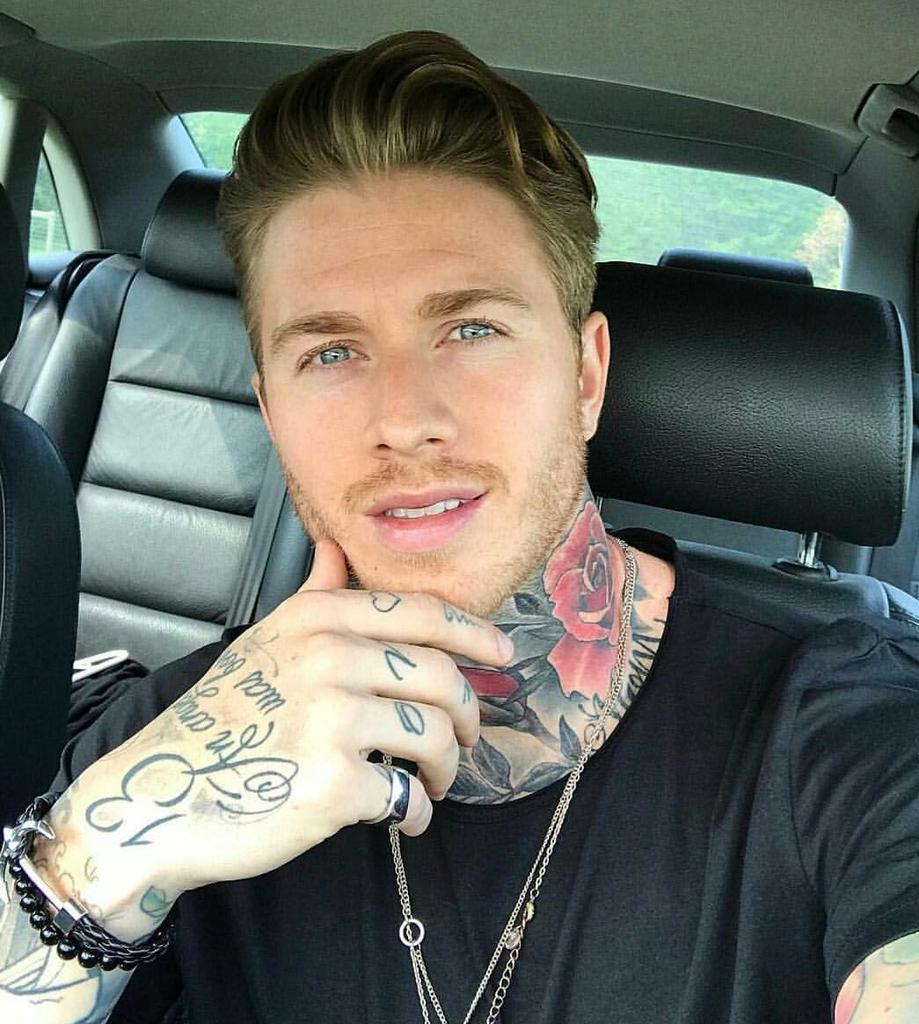 Tattedbadboy1's tweet photo. #tattooartist
#tattootime
#perfecteyes
#rosestattoo https://t.co/F6Q7CUMy0M