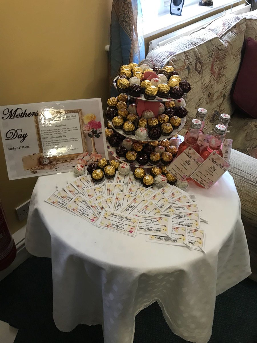 JasonHayesWBCC's tweet photo. Lovely #gifts for #MothersDay at #WoodfordBridge going the extra mile for our special guests this #Sunday #devonhour @DiamondCareers @diamondresorts #stayvacationed #beautiful https://t.co/68eBZEzNH5