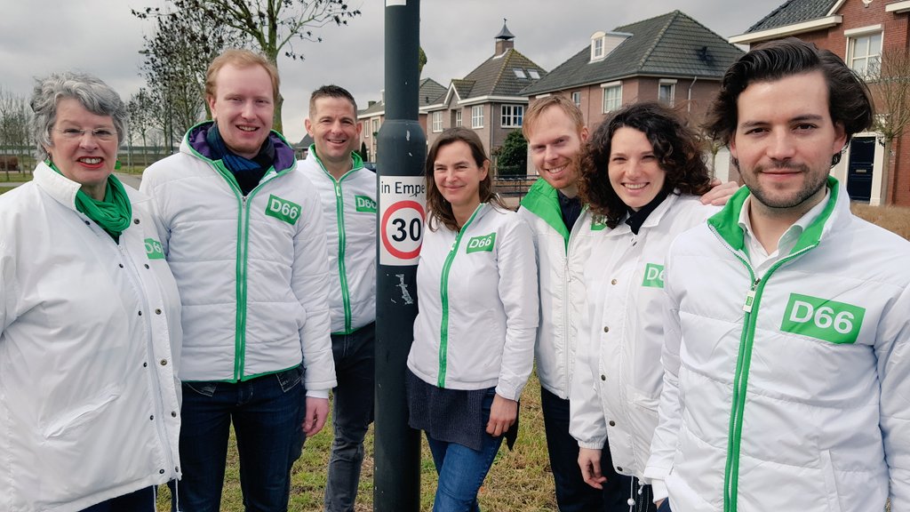 d66denbosch's tweet photo. De campagne is op volle stoom! 
Dit weekend gingen we #ingesprekmet bewoners #Sparrenburg #Nuland #GrooteWielen #Overlaet #Empel #Boschveld #Deuteren en #Willemspoort https://t.co/sPEfv8O5Ha