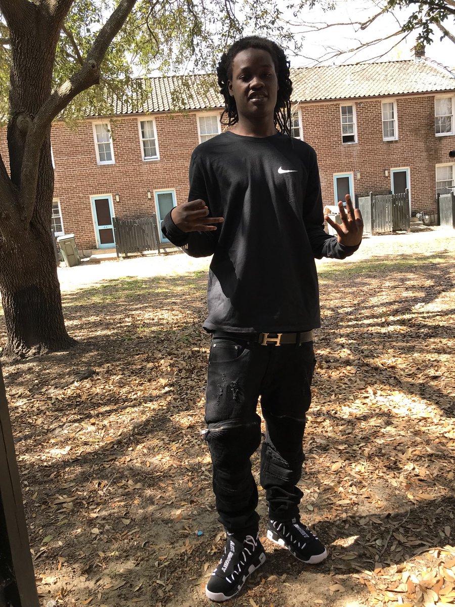 BayBoyR32k's tweet image. Keep it 32 like 35-3🆎🇻🇮👌🏾✌🏾💰🏃🏾 #LLNUT #LLJIGGA