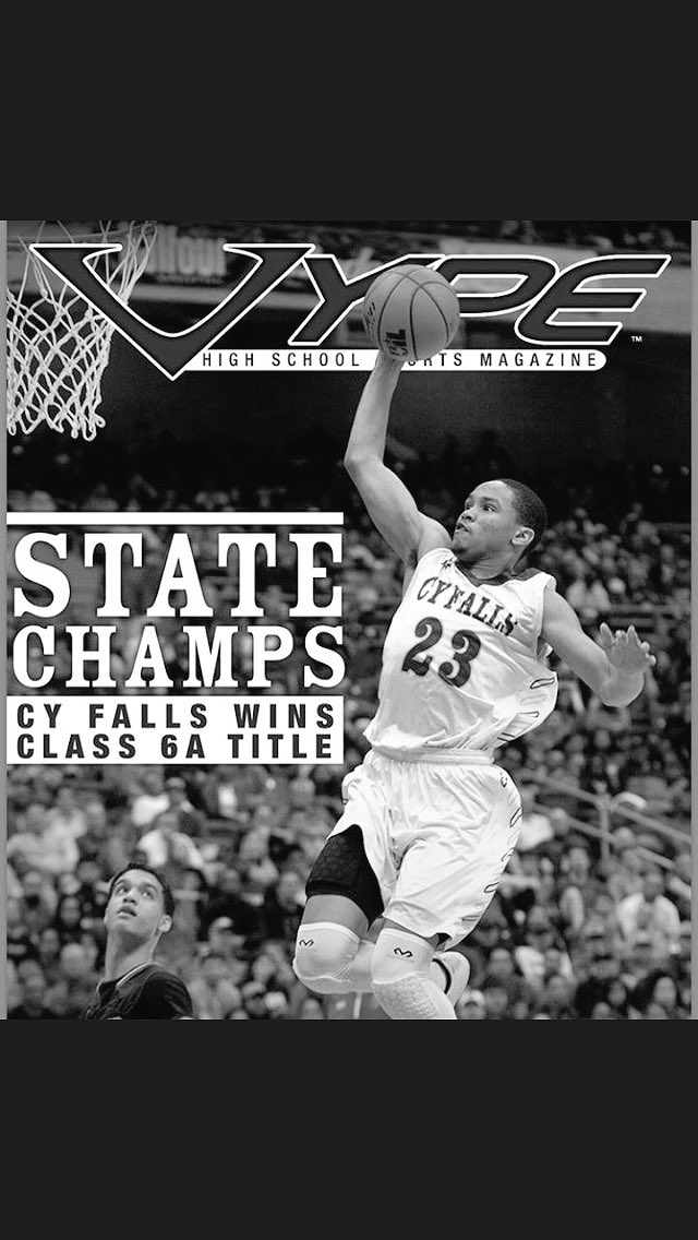 CYFALLS_MOB's tweet photo. A YEAR CAN FLY PRETTY FAST 💚💛🦅💯A MOMENT THAT WE WILL NEVER FORGET #EAGLEPEIDE #WEAREONE @CyFallsHoops @Coach_Flo @cqadams98 @JustinSkopal  @moneymait @Twesssttt @Dshezl13 @k_scott35 @Zach_S20 @_AsianSensation @Nhawk24_ https://t.co/Y4dgt6aOyk