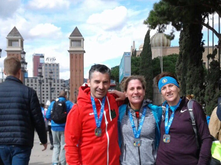 MarieBeltrami2's tweet photo. Un petit marathon sous le soleil espagnol🇪🇸 #ZurichMaratoBCN18 avec un magnifique mano a mano avec un autre runner sur 6 derniers km #experiencehumaine #partage #motivation #gestiondumental https://t.co/VAxYU9HwcU