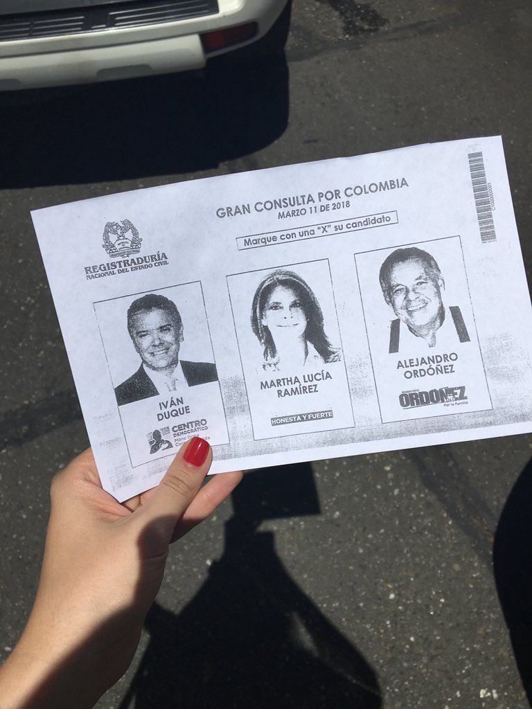 CataJaramilloA's tweet photo. En #Medellin en el Santa Maria del Rosario, nos tocó votar así. @CeDemocratico @Registraduria https://t.co/Z3rn6aJOrI