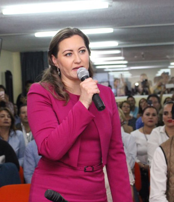 MarthaErikaA's tweet photo. Asisto al Instituto Electoral del Estado, a solicitar mi registro para contender a la gubernatura de Puebla.  #ConMarthaErikaAlFrente https://t.co/88G7ipetIQ