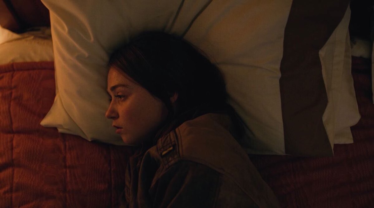 ما معنى أن تُصبح كاتبًا؟

هو أن تعصُر وسادتك 
المُبتلّة بالدُّموع على ورقة..