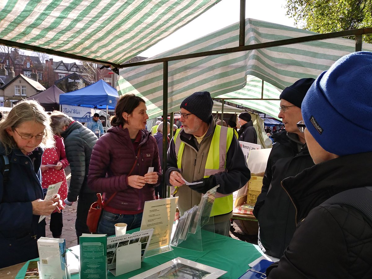 Don't forget this Sat 17th March it's the <a href="/oakwoodmarket/">OakwoodFarmersMarket</a> The market is run entirely by local volunteers- it's a plastic bag free zone and the food and produce has mostly travelled less than 30 miles. Be green when buying your greens! <a href="/Oakwoodparade/">Oakwood OTRA</a> @NorthLeedsLife @LeedsCityMag