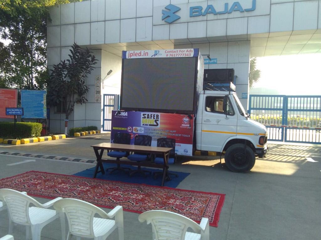 ACMAIndia's tweet photo. #ACMA-NR organised a walk for #ACMASaferDrives in the Uttarakhand Zone on March 10 & March 11. The walk covered plants of @Bajaj_India, @ALIndiaOfficial, and @TataMotors, highlighting the importance of safe driving on roads. https://t.co/zxisBniTPn