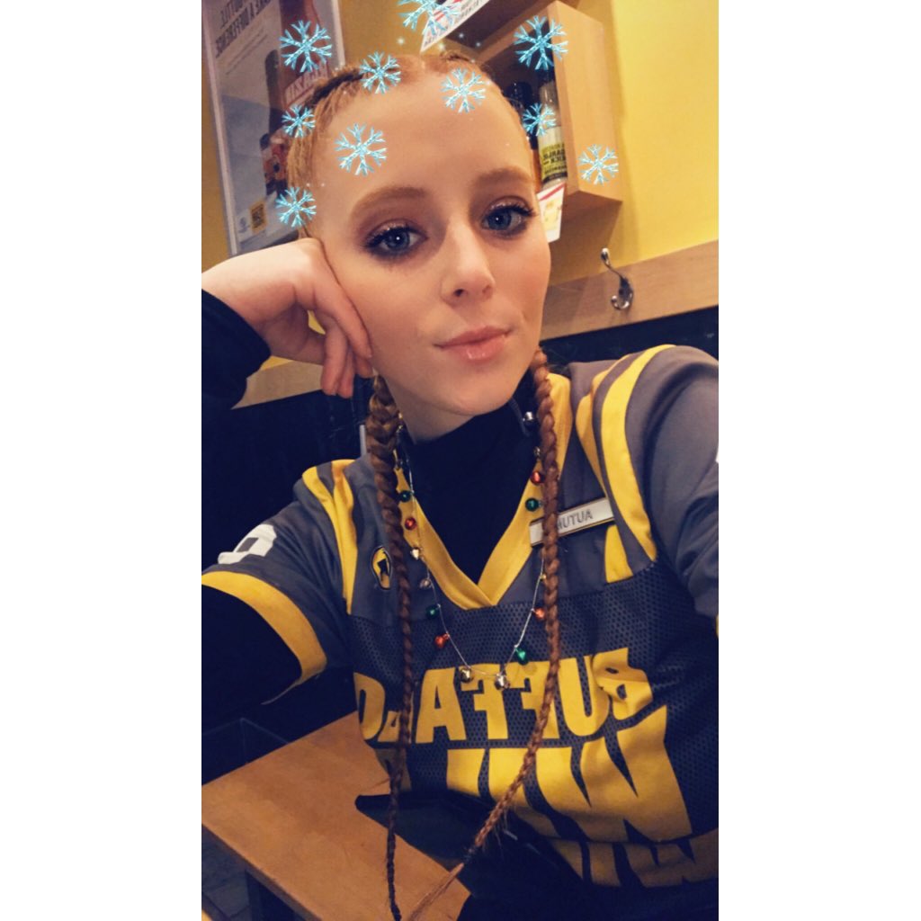 AutumnMiner's tweet photo. Sorry not sorry #Womenfromthe860 https://t.co/danKcBsNch