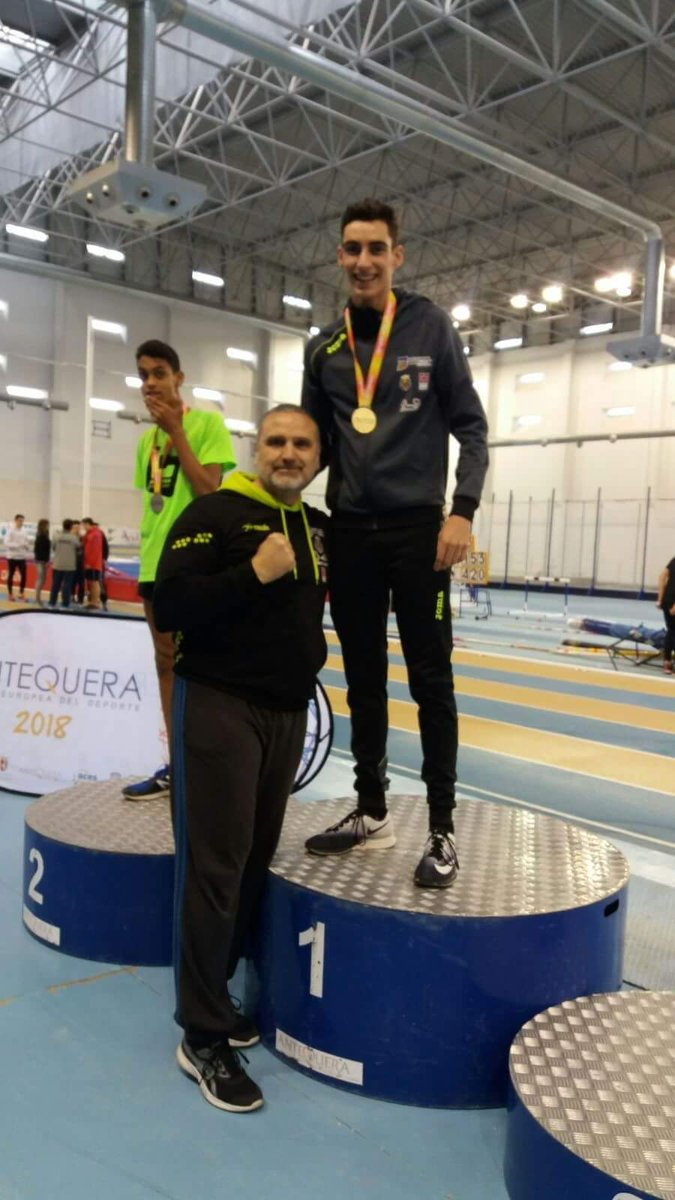 El atleta coriano Antonio Carlos Fernández Plata se ha proclamado CAMPEÓN DE ESPAÑA SUB-18 DE 800m EN PISTA CUBIERTA. ¡ENHORABUENA!