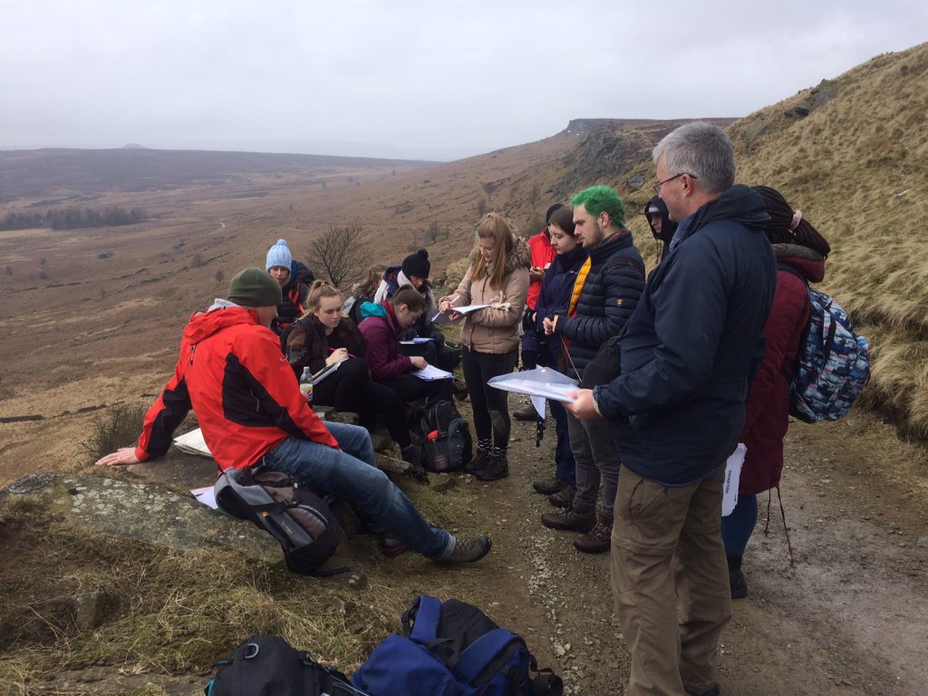BadhamBianca's tweet photo. @GESHerts students meet @peakdistrict NP ranger #fieldwork #peakdistrict #darkpeak https://t.co/XFsM9AalnK