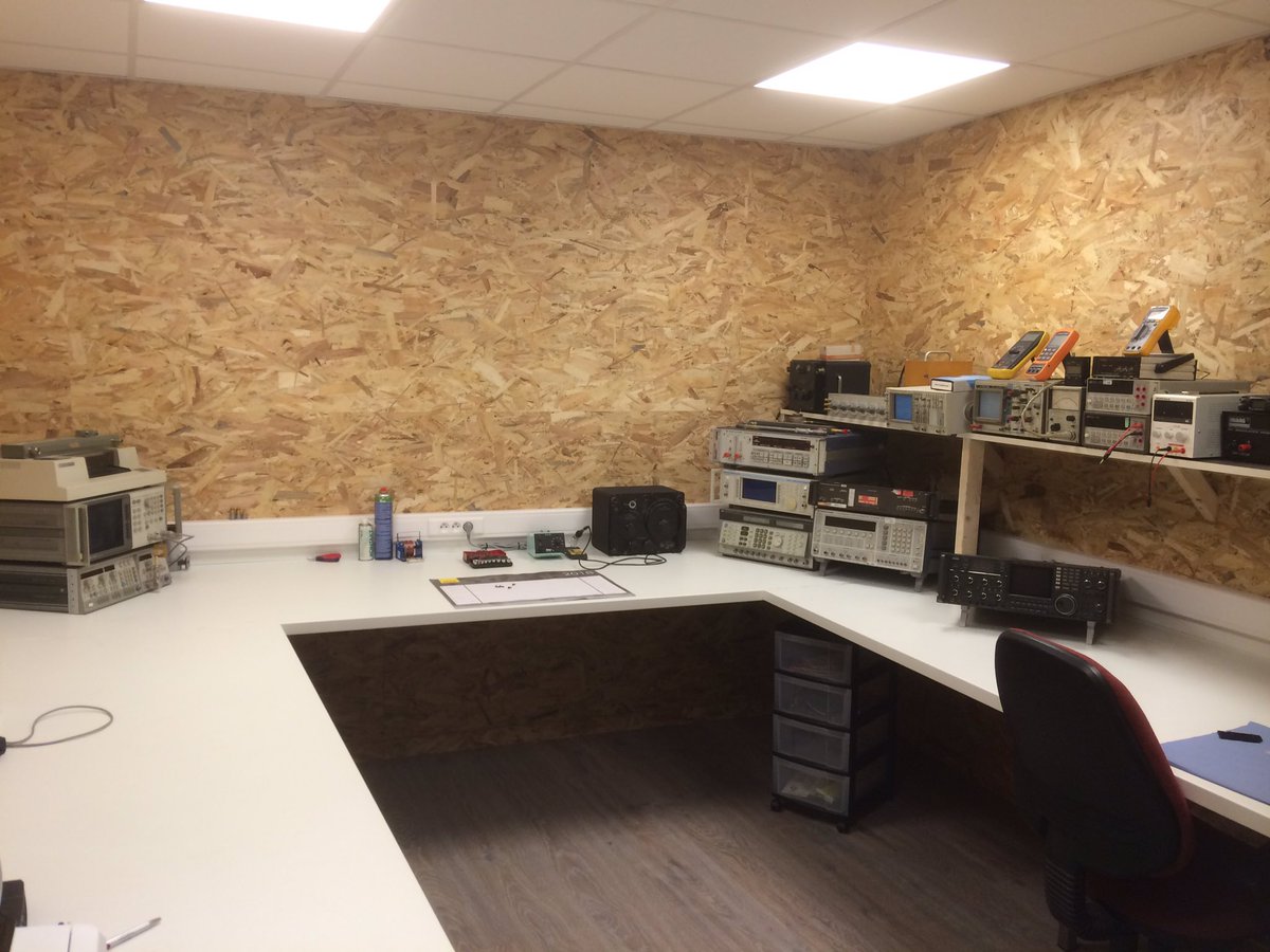 ON4DPX's tweet photo. My new shack/RF lab is making progress ! A bit more equipment needed to fill up the gaps 😀
#hamradio #hamr #rflab https://t.co/KkuQPWe9SA
