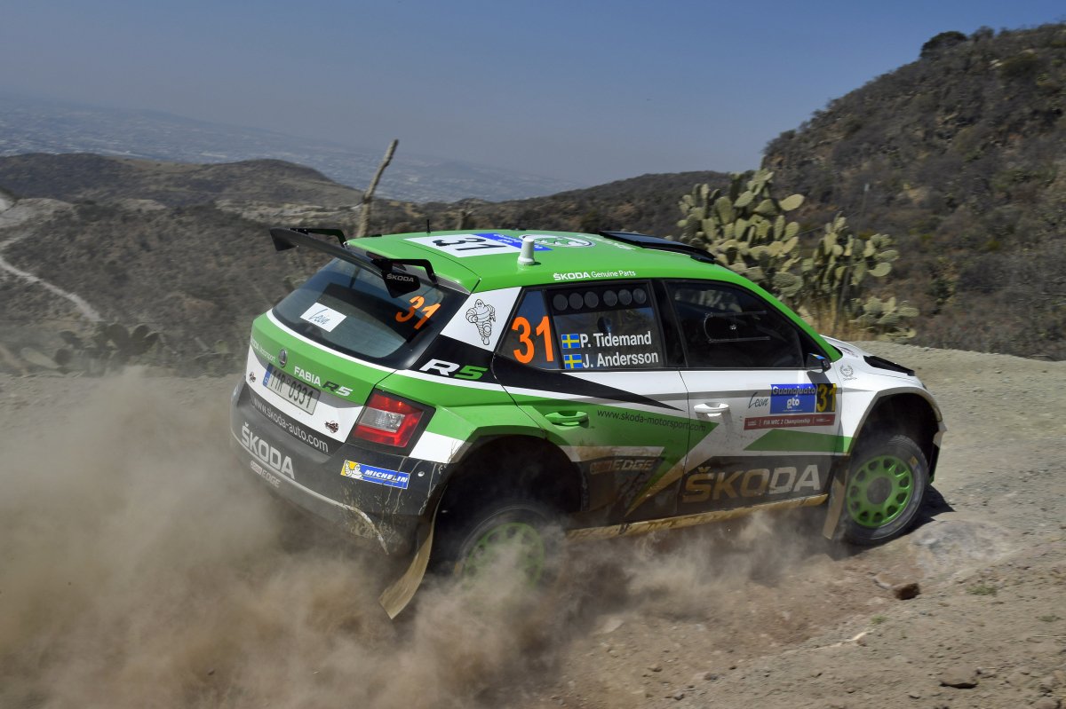 #WRC #RallyMexico 🇲🇽 SS20 (24.32 km): Pontus #Tidemand kicks off the final day with the stage win, 2.9 sec ahead of his teammate Kalle #Rovanperä. The Swede opens his #WRC2 o/a lead already to more than 6 minutes, beating G. Greensmith by 31 sec on this one! 2 SS to go