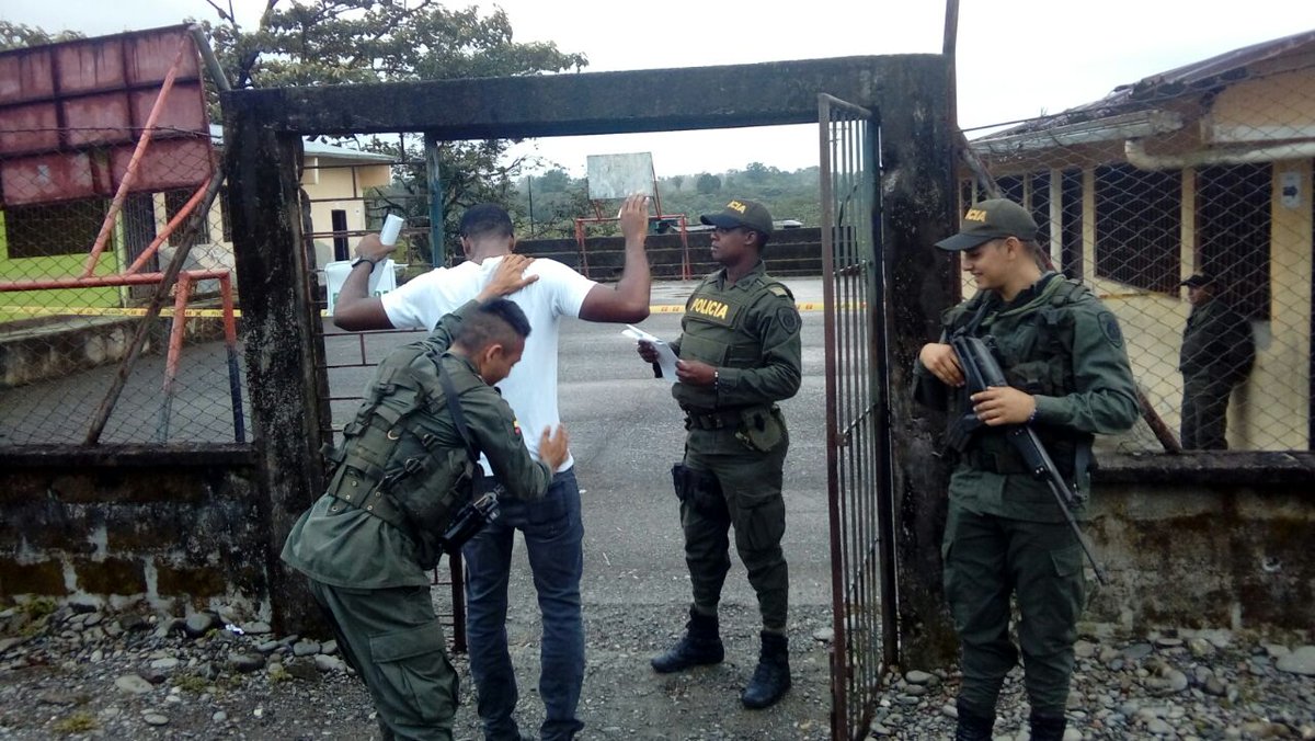 PoliciaChoco's tweet photo. Nuestra misión fundamental es el mantenimiento de las condiciones necesarias para que usted disfrute de sus derechos y libertades públicas. #MásCercaDelCiudadano #VotacionesSeguras #PlanDemocracia2018 #Sipi #Chocó https://t.co/AWoh3beKGl